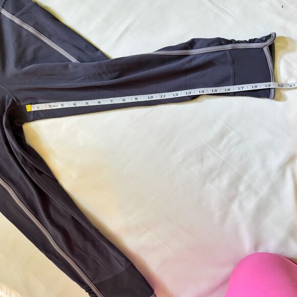 Athleta Salutation Stash Pocket II Capri Medieval Violet Mesh Size Small - Picture 5 of 10